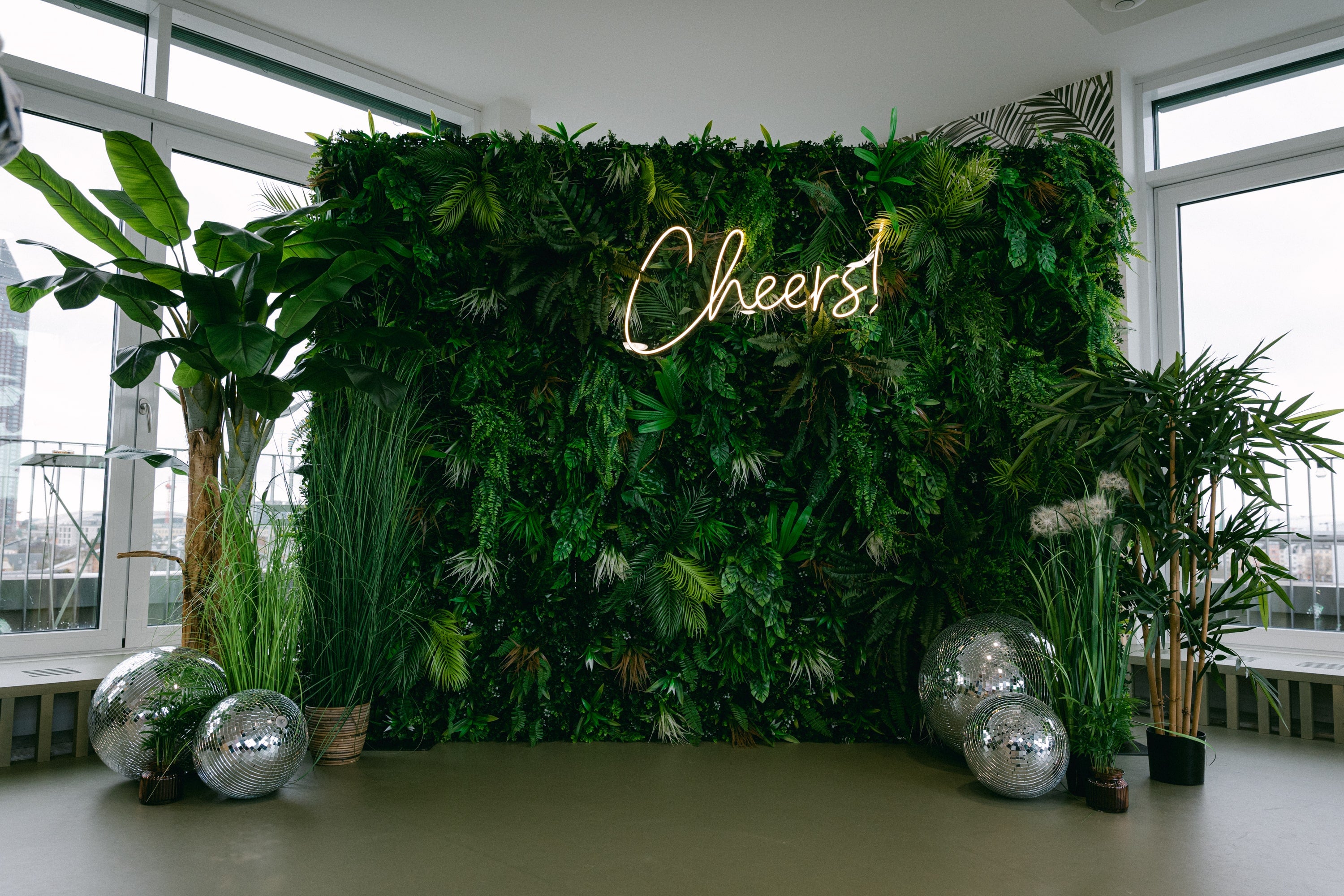Pflanzenwand THE JUNGLE mieten in Frankfurt für Hochzeiten & Events